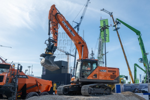 DX260LC-9 met Engcon